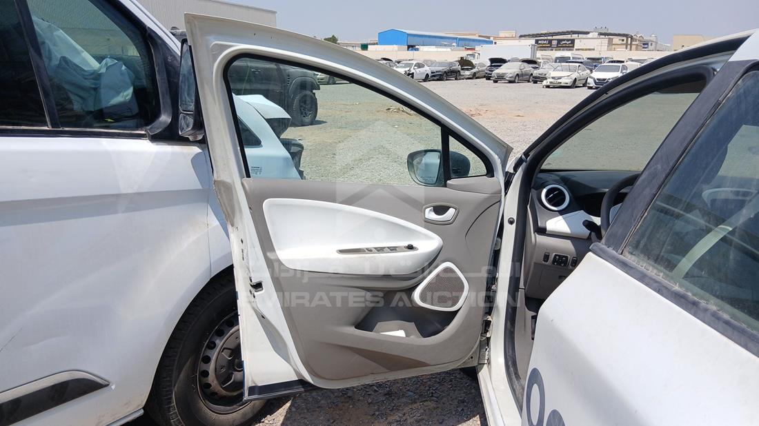 2019 Renault Zoe — Front Left Door — Photo 10