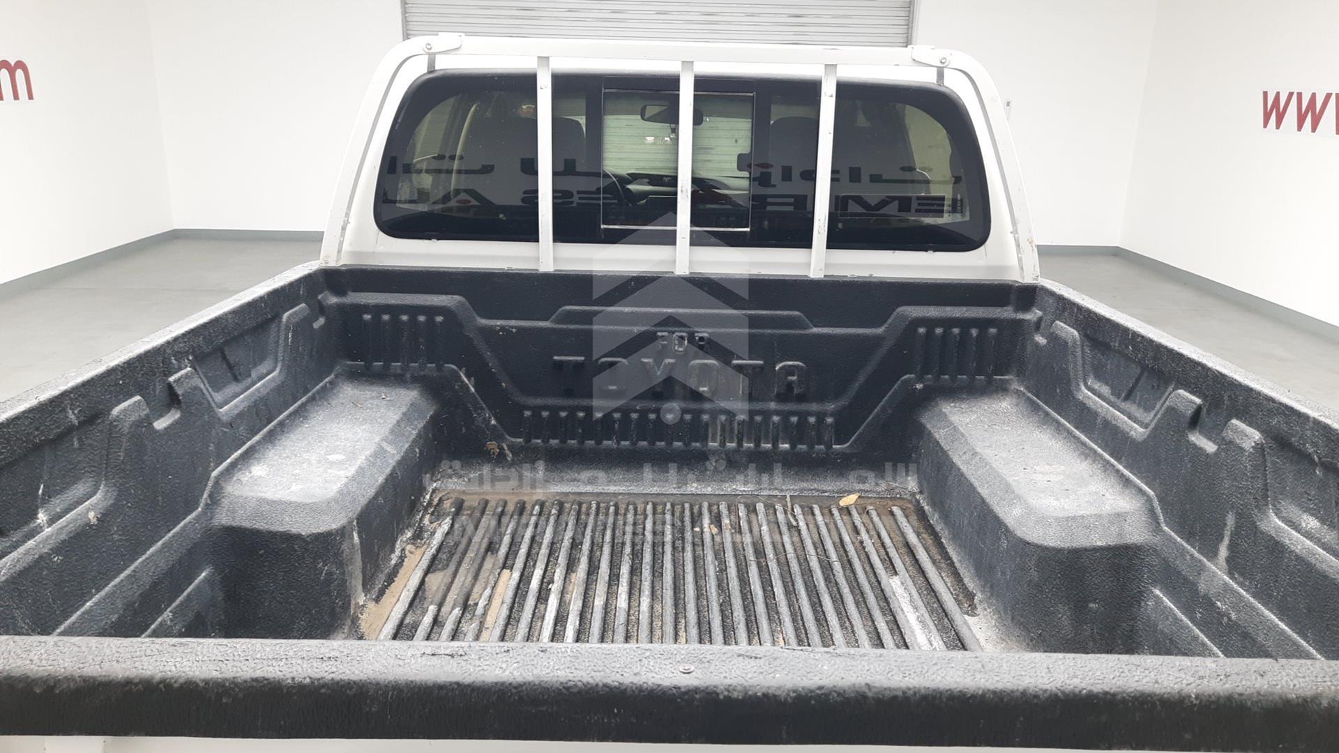2017 TOYOTA HILUX VIN: MR0DB8CD2H0115737