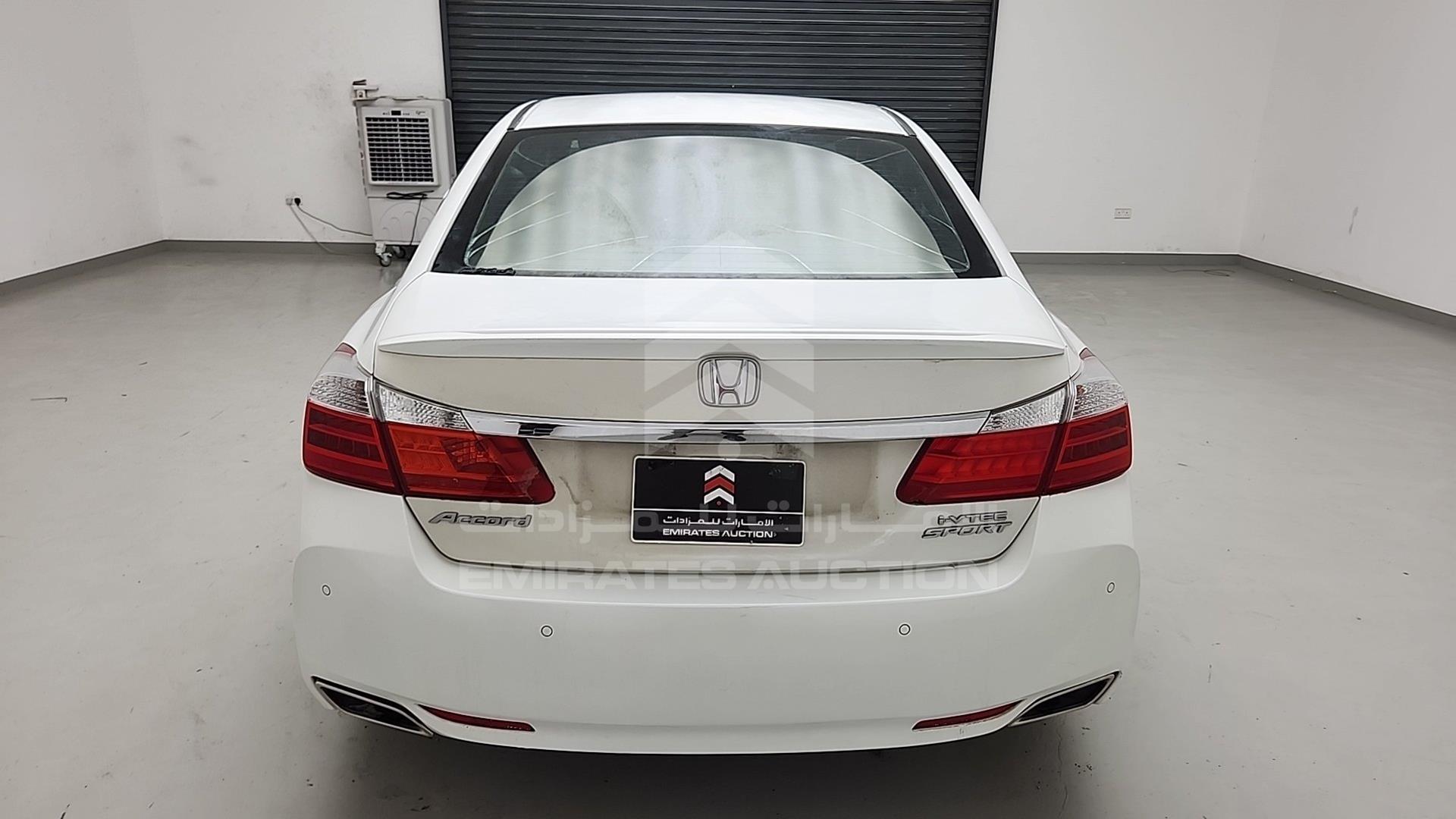 2016 HONDA ACCORD VIN: LUCCR2647G3413109