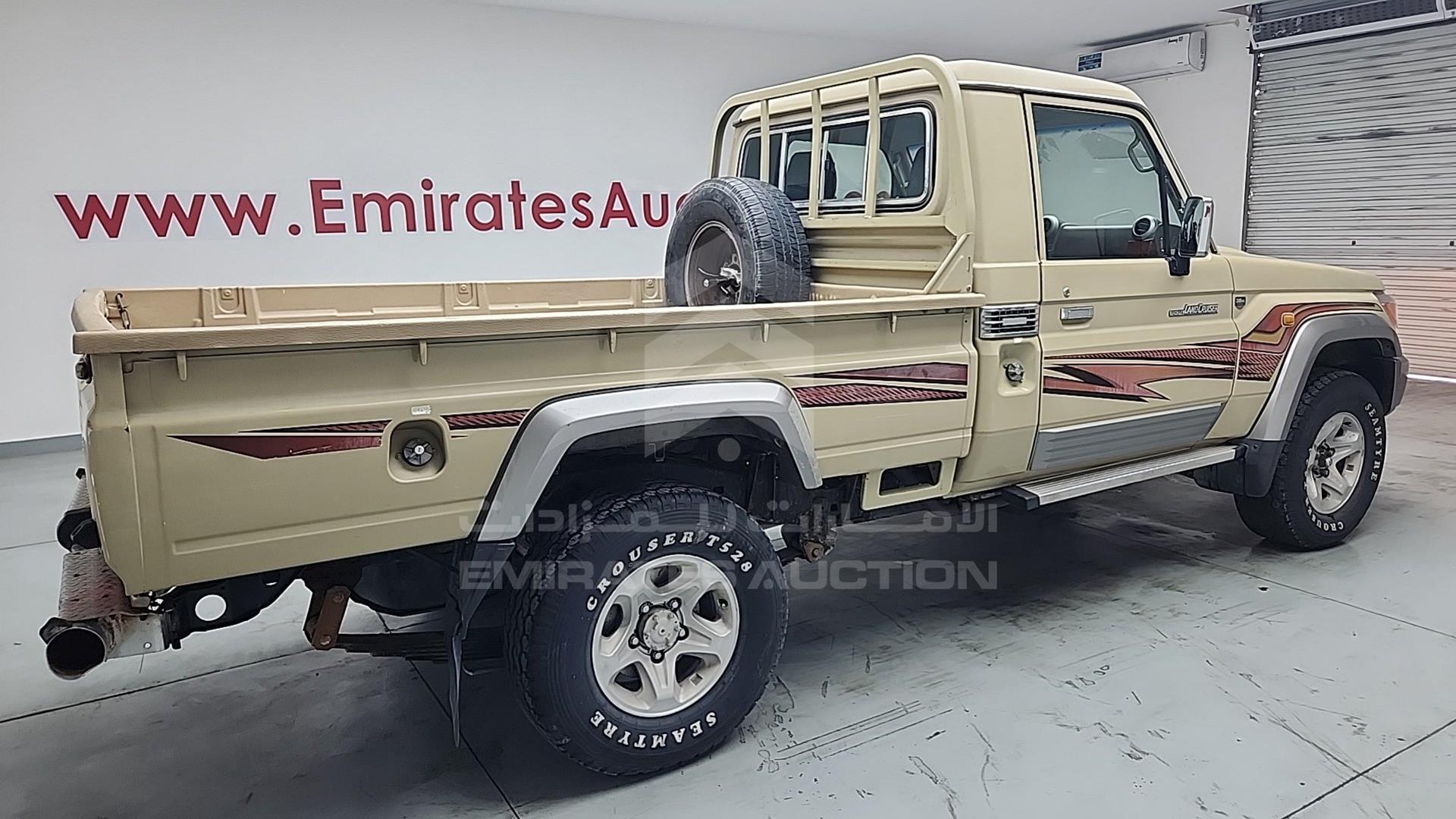 2015 TOYOTA LAND CRUISER VIN: JTFLU73J0F7004670