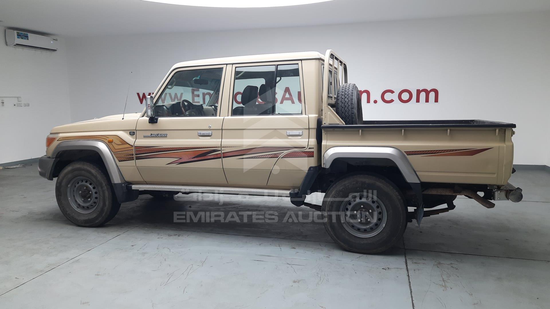 2015 TOYOTA LAND CRUISER VIN: JTFBU71J8F7004298