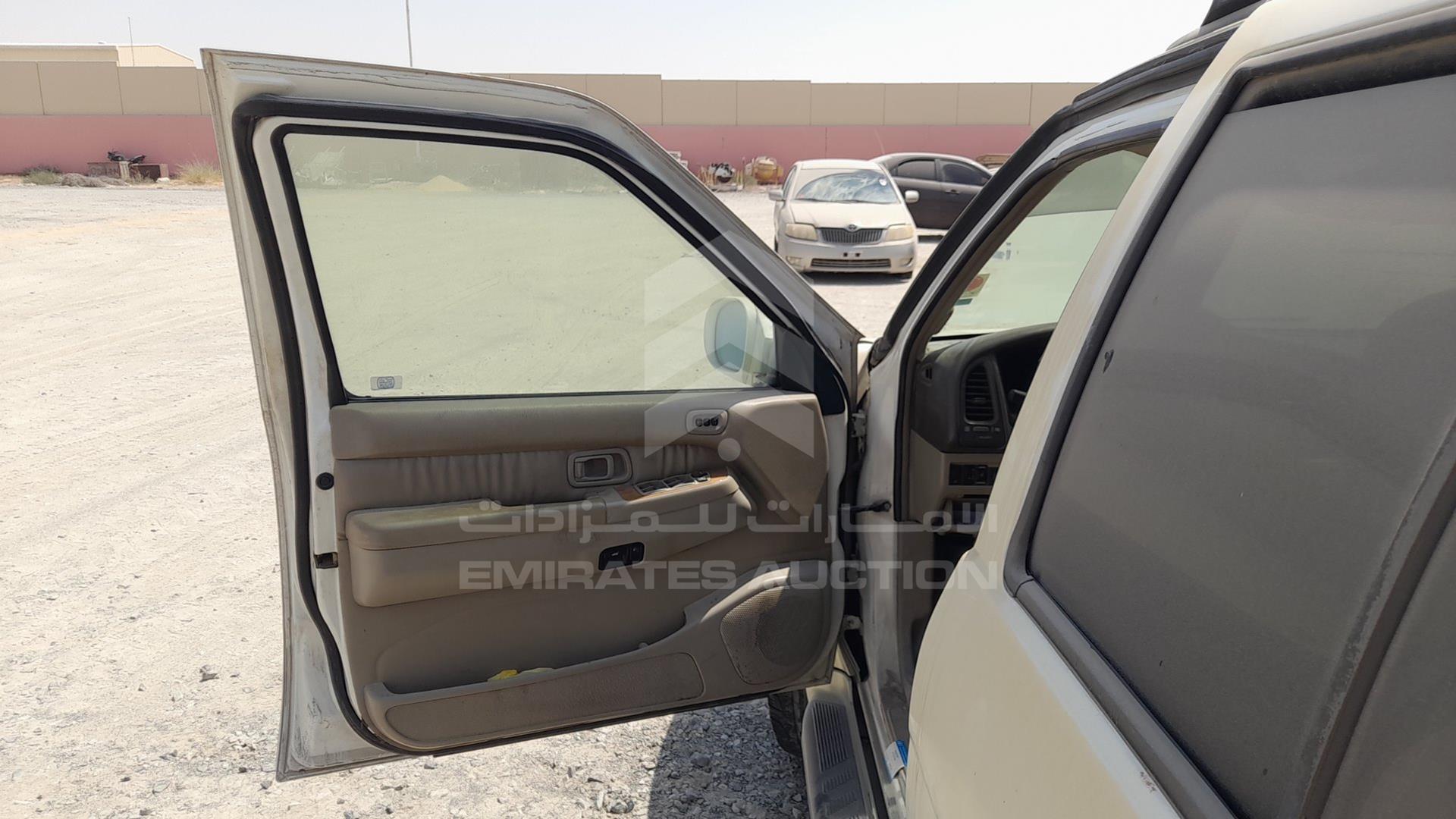2001 INFINITI QX4 VIN: JNRDR09X91W203913