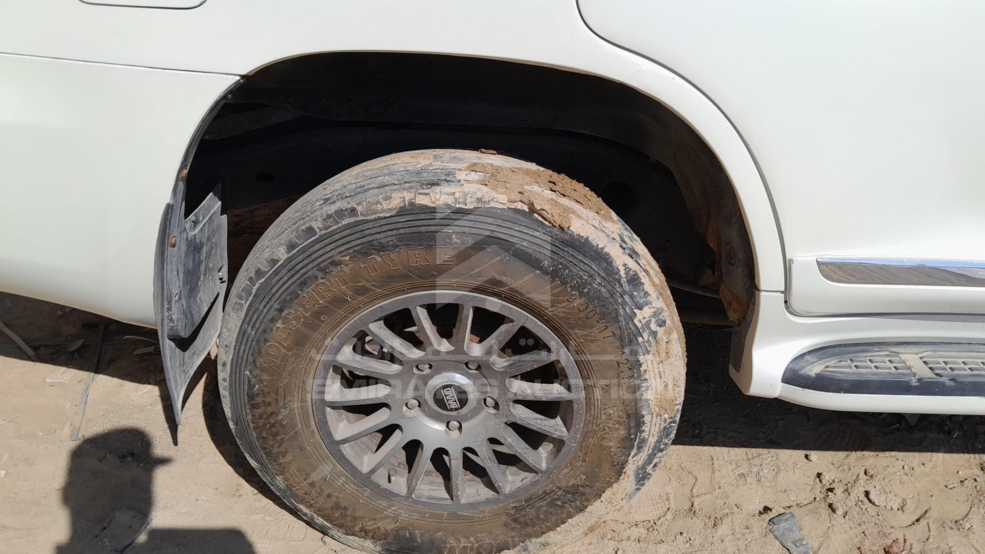 2011 TOYOTA LAND CRUISER VIN: JTMHT05J7B4041507