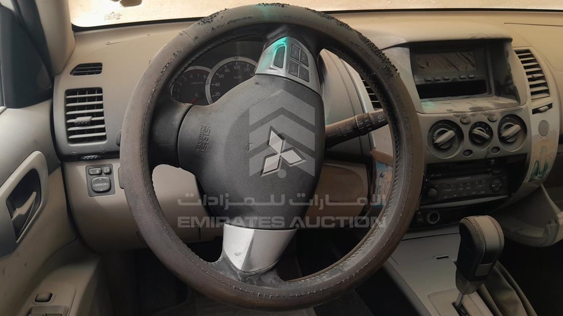2009 Mitsubishi Pajero — Steering & Mounted Controls — Photo 13