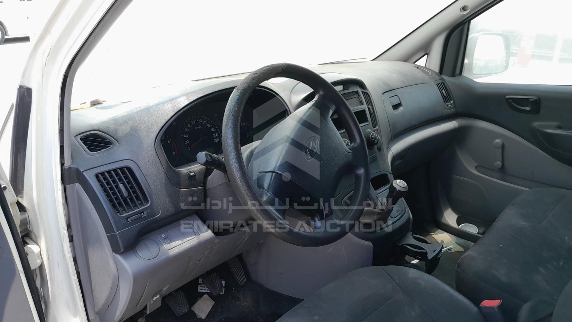 2010 HYUNDAI H1 VIN: KMHWG81R4AU226372