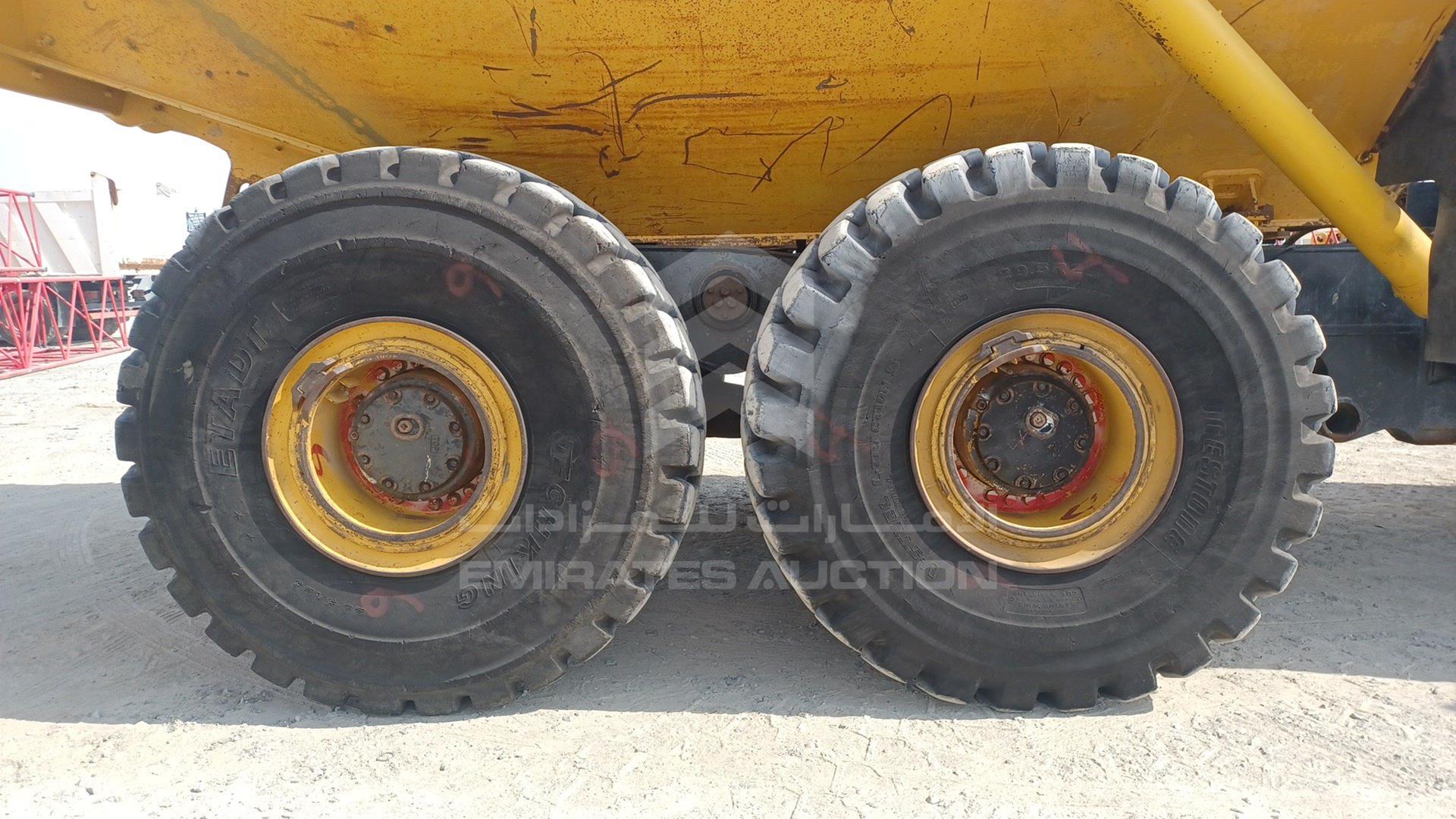 2015 KOMATSU HM400-2R VIN: KMTHM010V29007229