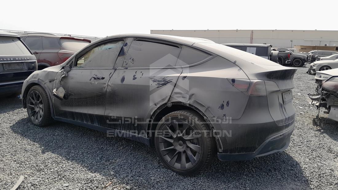 تيسلا Model Y 2023 — الزاوية الخلفية اليسرى — صورة 6