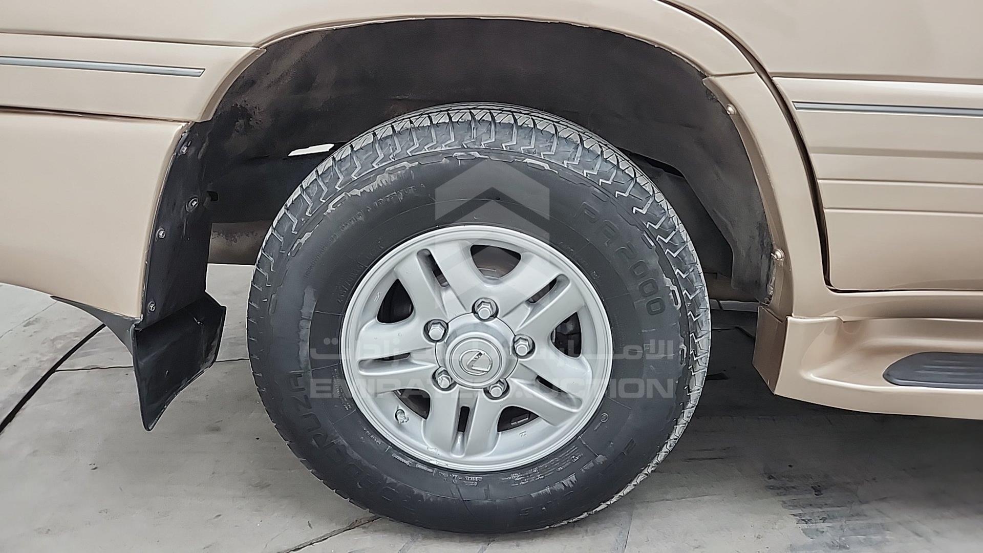 2001 LEXUS LX 470 VIN: JTJHT00W513501087