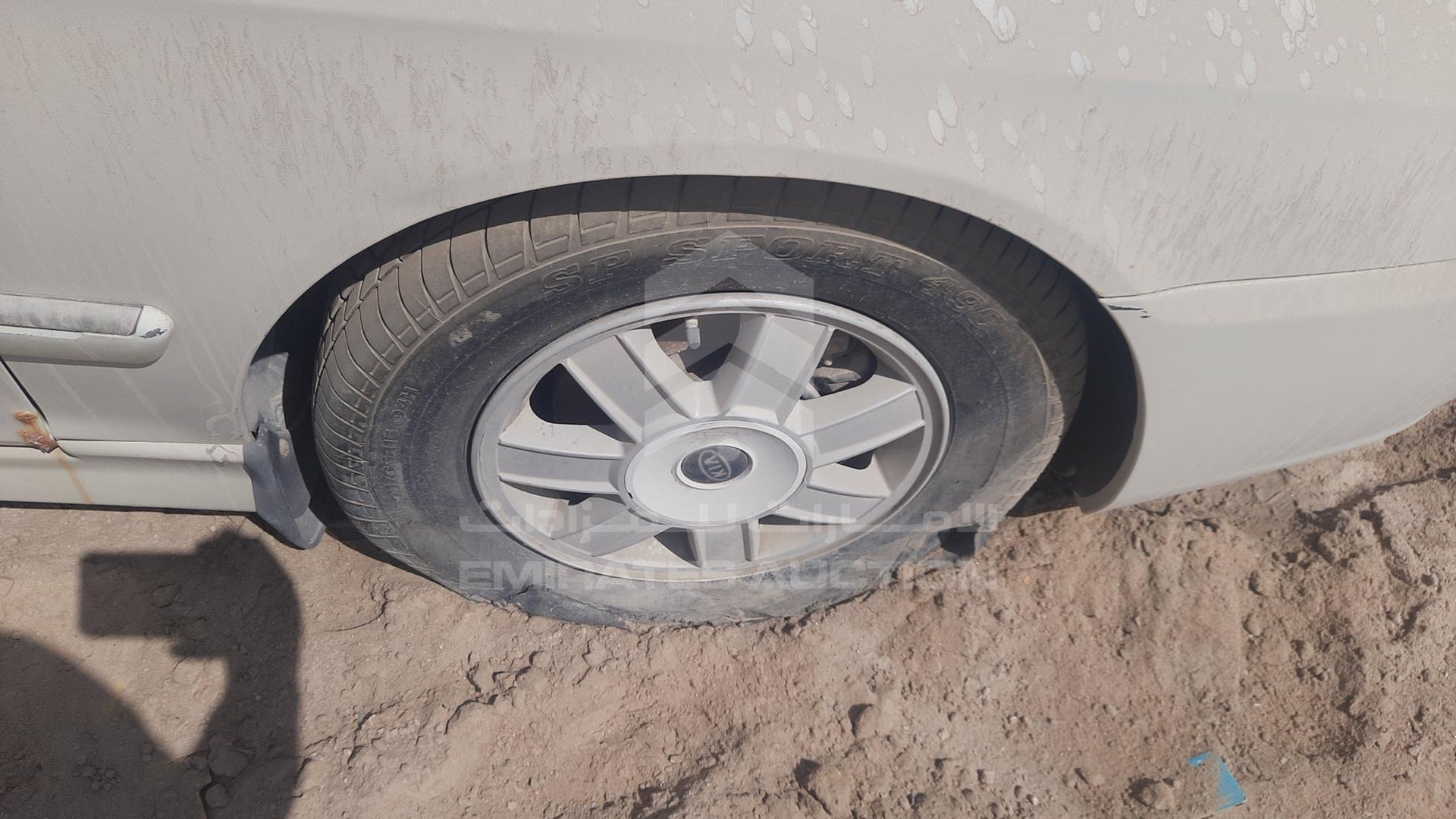 2005 KIA OPTIMA VIN: KNAGD222X55395020