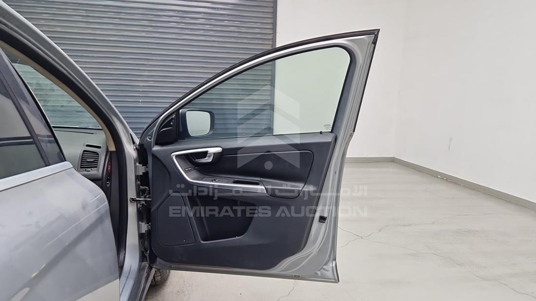 2011 Volvo XC 60 — Front Right Door — Photo 27