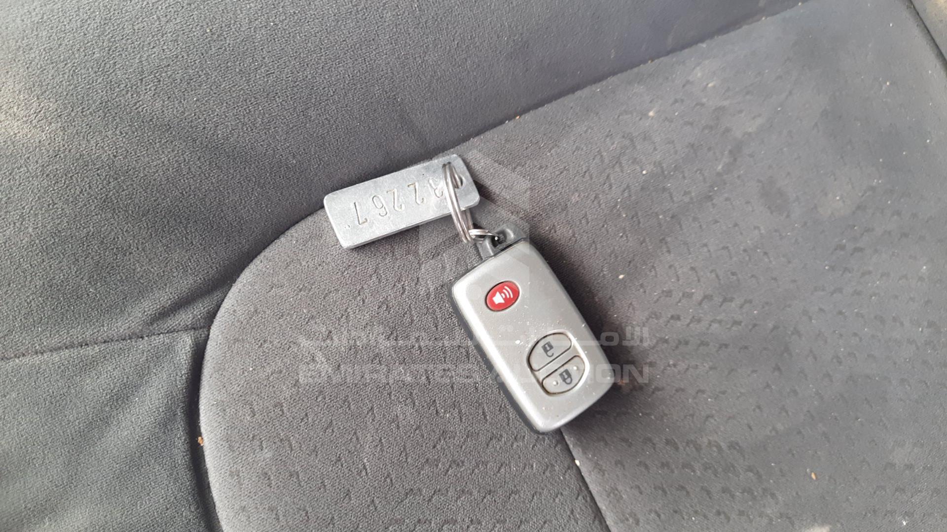 2011 TOYOTA LAND CRUISER VIN: JTMDU09J9B4034810