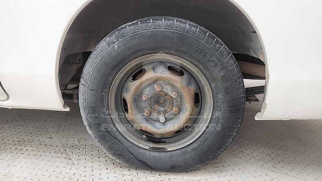 2015 Nissan Urvan — Rear Left Tyre — Photo 26