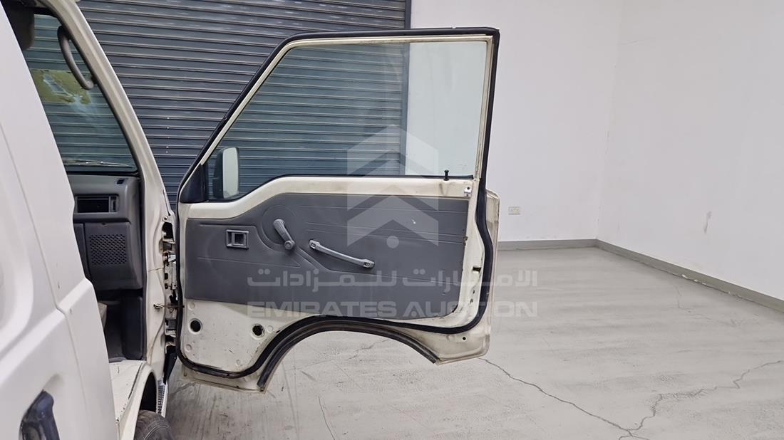 ميتسوبيشي ال 300 2007 — الباب الأمامي الأيمن — صورة 25