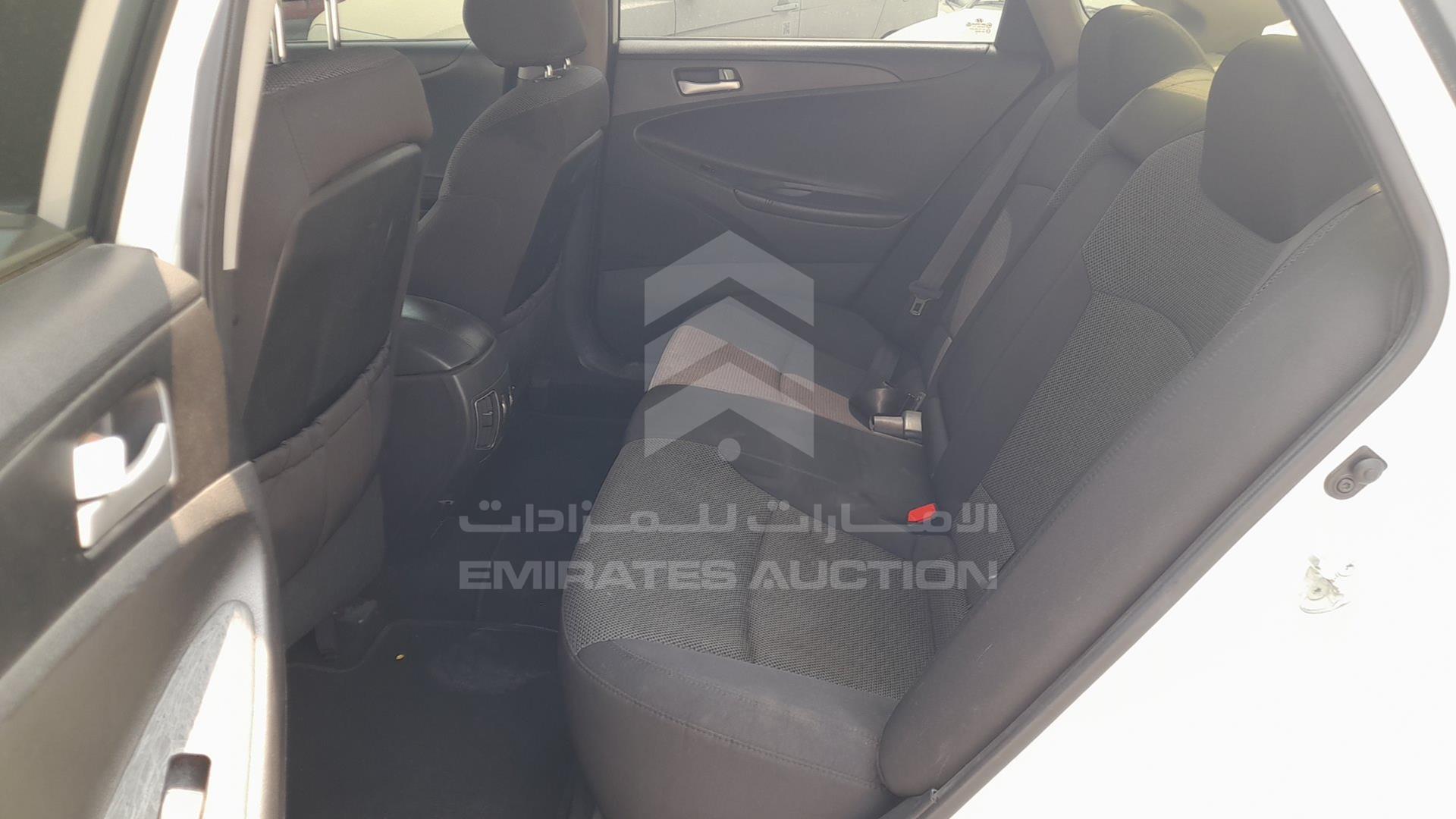 2014 HYUNDAI SONATA VIN: KMHEB41C7EA624987