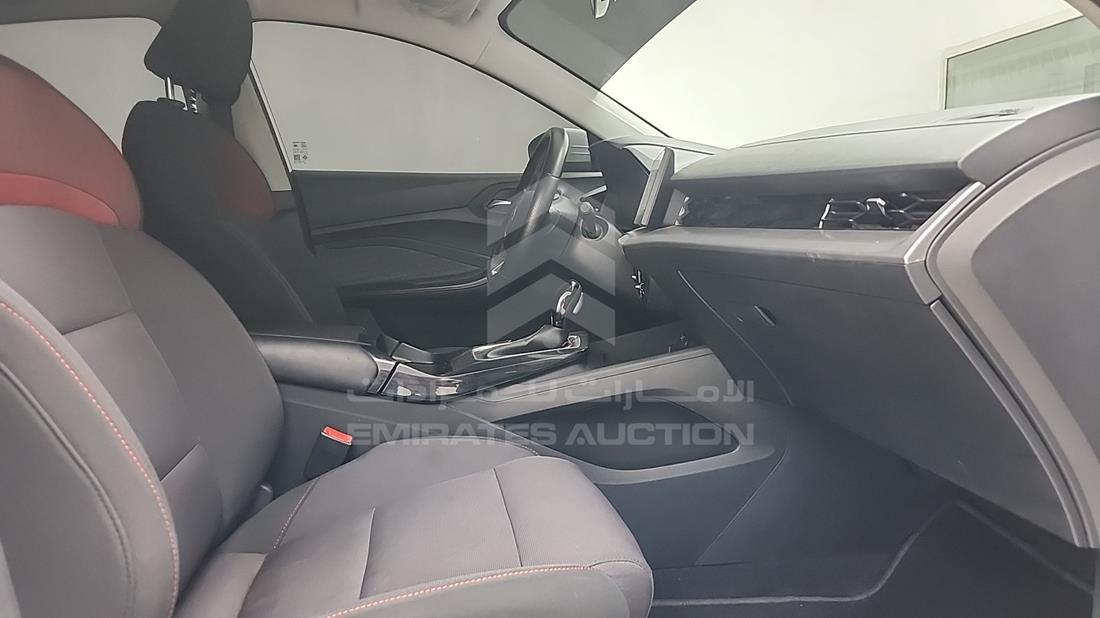 ام جي GT 2024 — زاوية الراكب الأمامي للمقعد — صورة 27