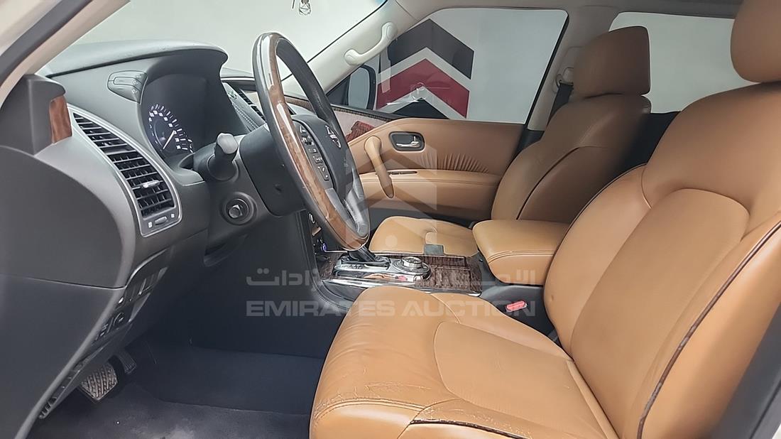 نيسان باترول 2014 — زاوية السائق الأمامية اليسرى — صورة 15
