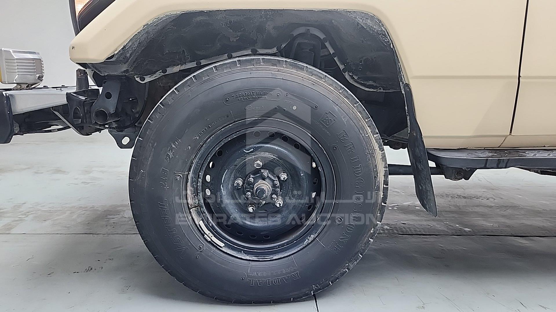 2000 TOYOTA LAND CRUISER VIN: JTFLJ71J6Y8000633