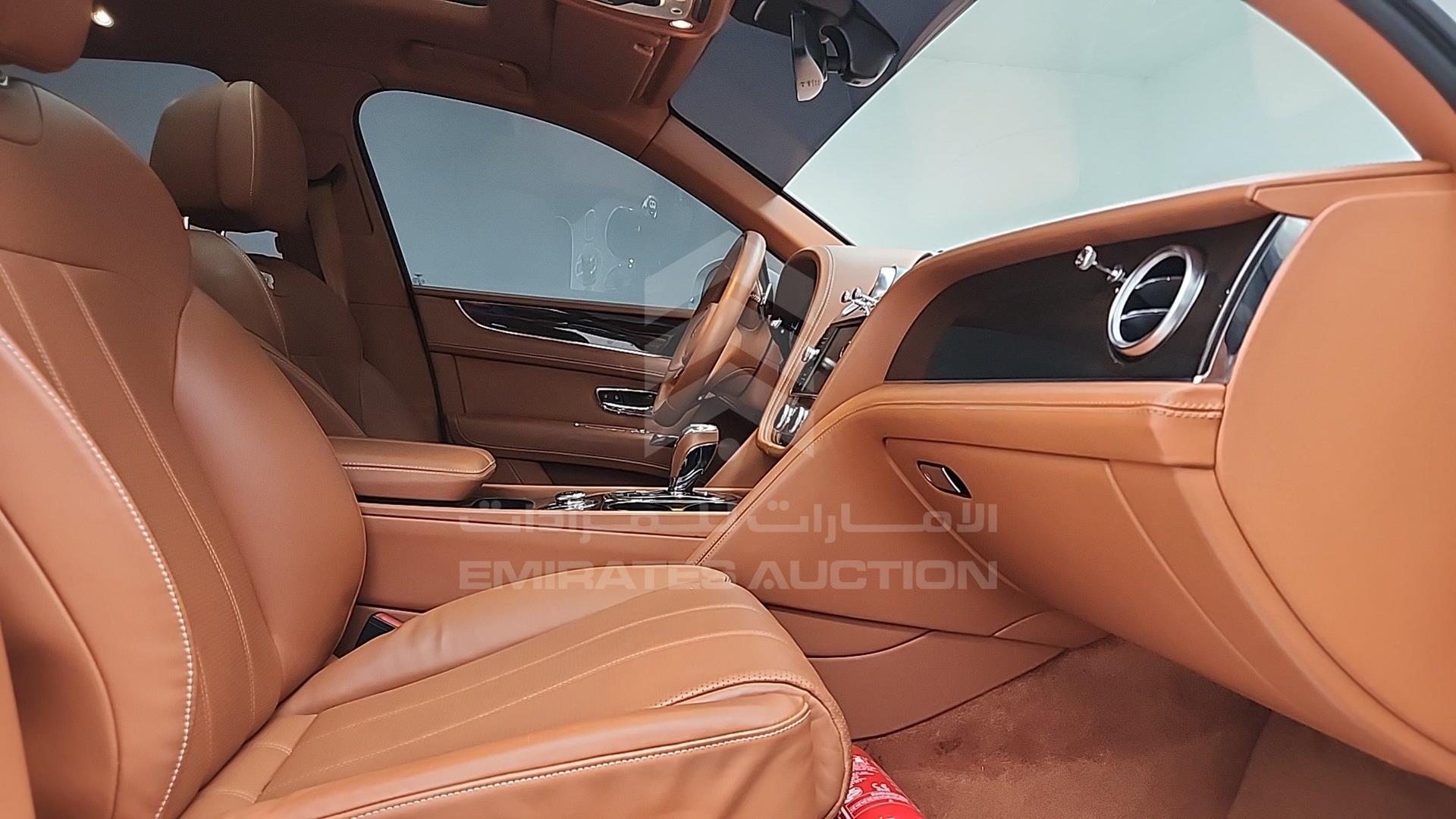 2018 BENTLEY BENTAYGA VIN: SJAAL1ZV5JC022898