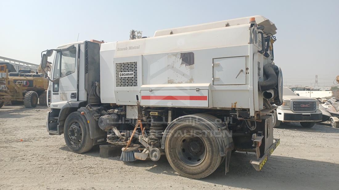 Iveco — Rear Left Angle — Photo 7