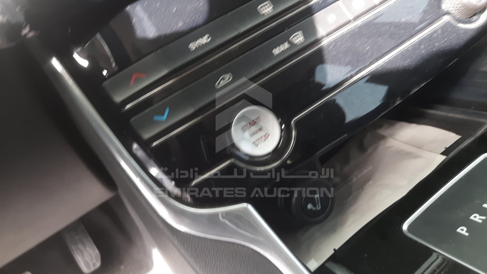2016 JAGUAR XE VIN: SAJAB4BG1GA934092