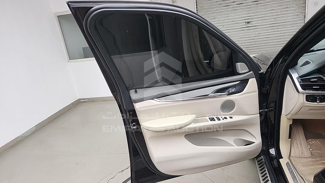 بي ام دبليو اكس 5 2014 — الباب الأمامي الأيسر — صورة 13