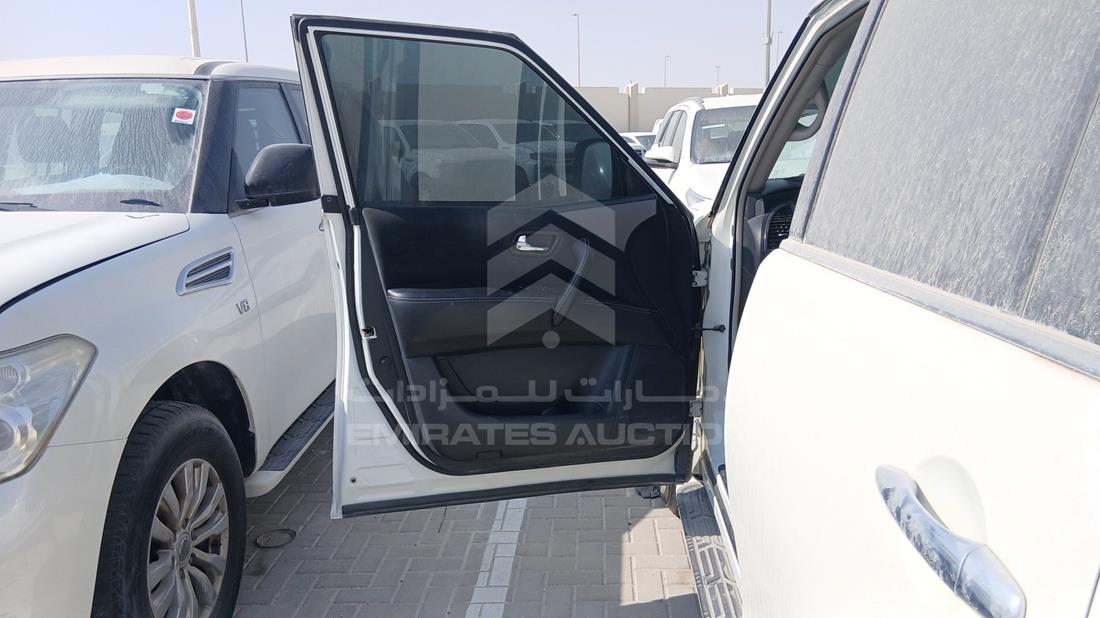 نيسان باترول 2019 — الباب الأمامي الأيسر — صورة 10