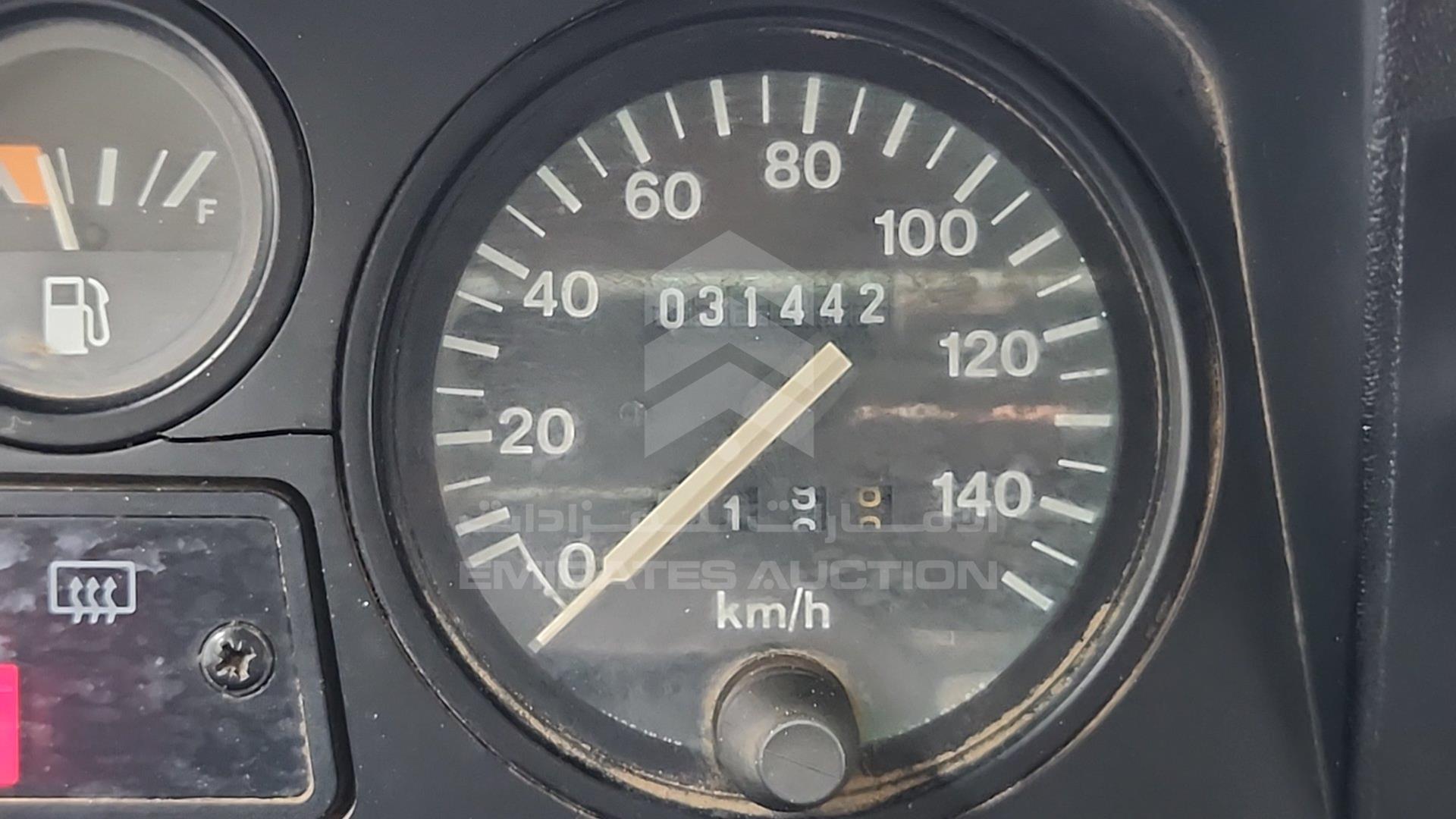 1994 LAND ROVER DEFENDER VIN: SALLDHAV8MA947261