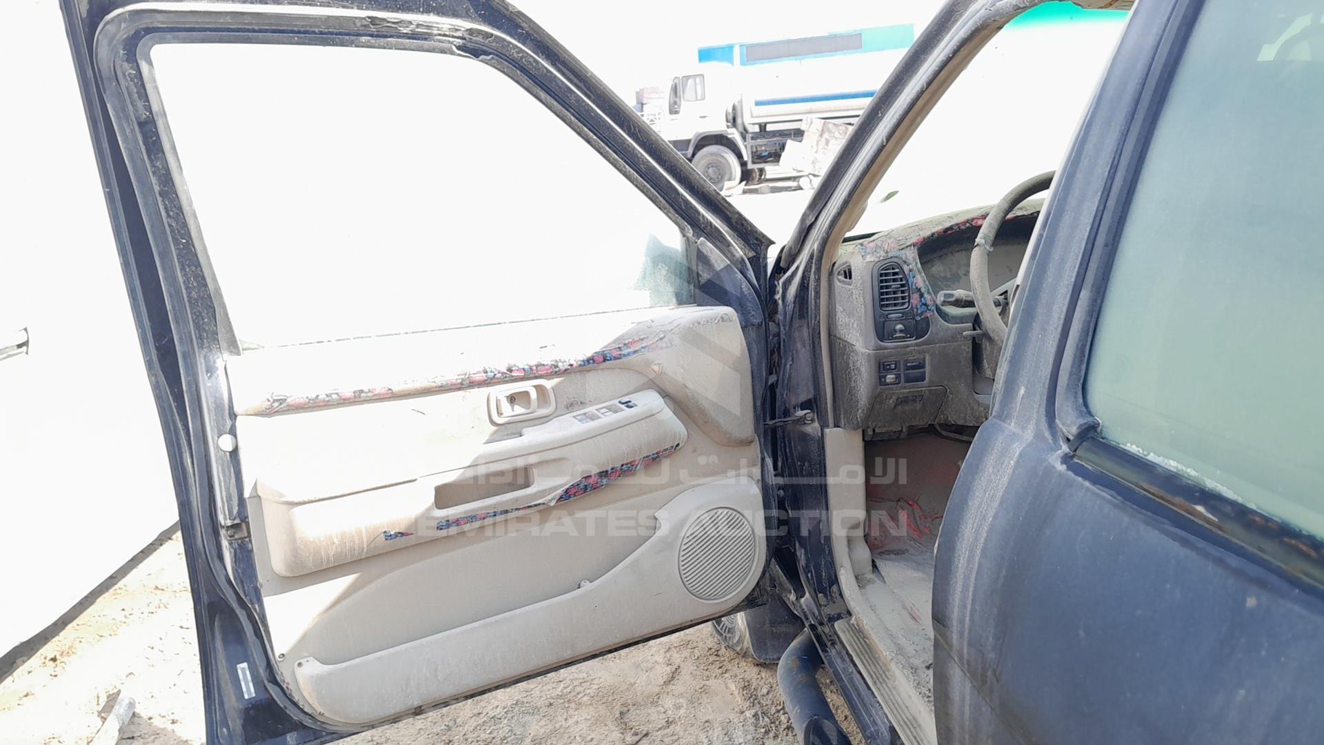 1998 NISSAN PATHFINDER VIN: JN8AR05S2WW271933