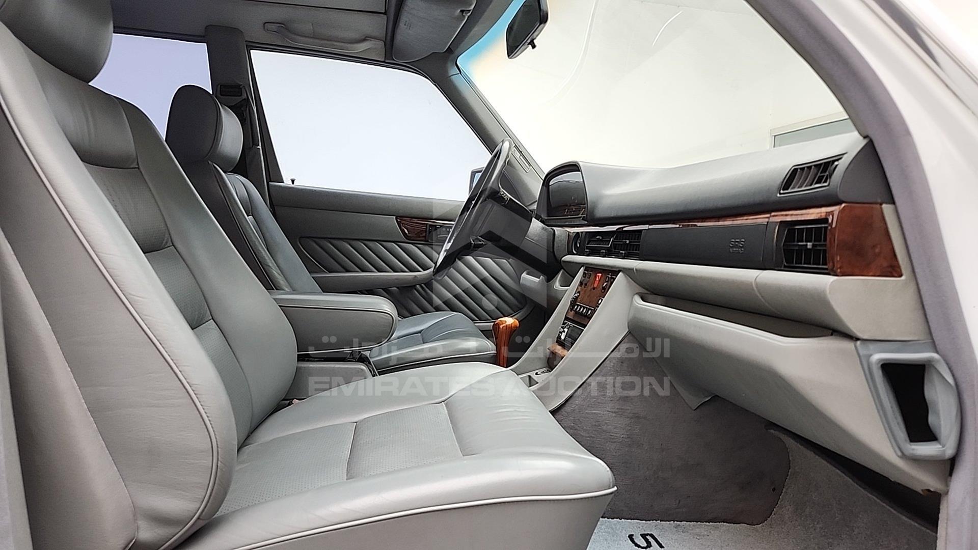 1990 MERCEDES SEL 560 VIN: WDBCA39E7LA537035