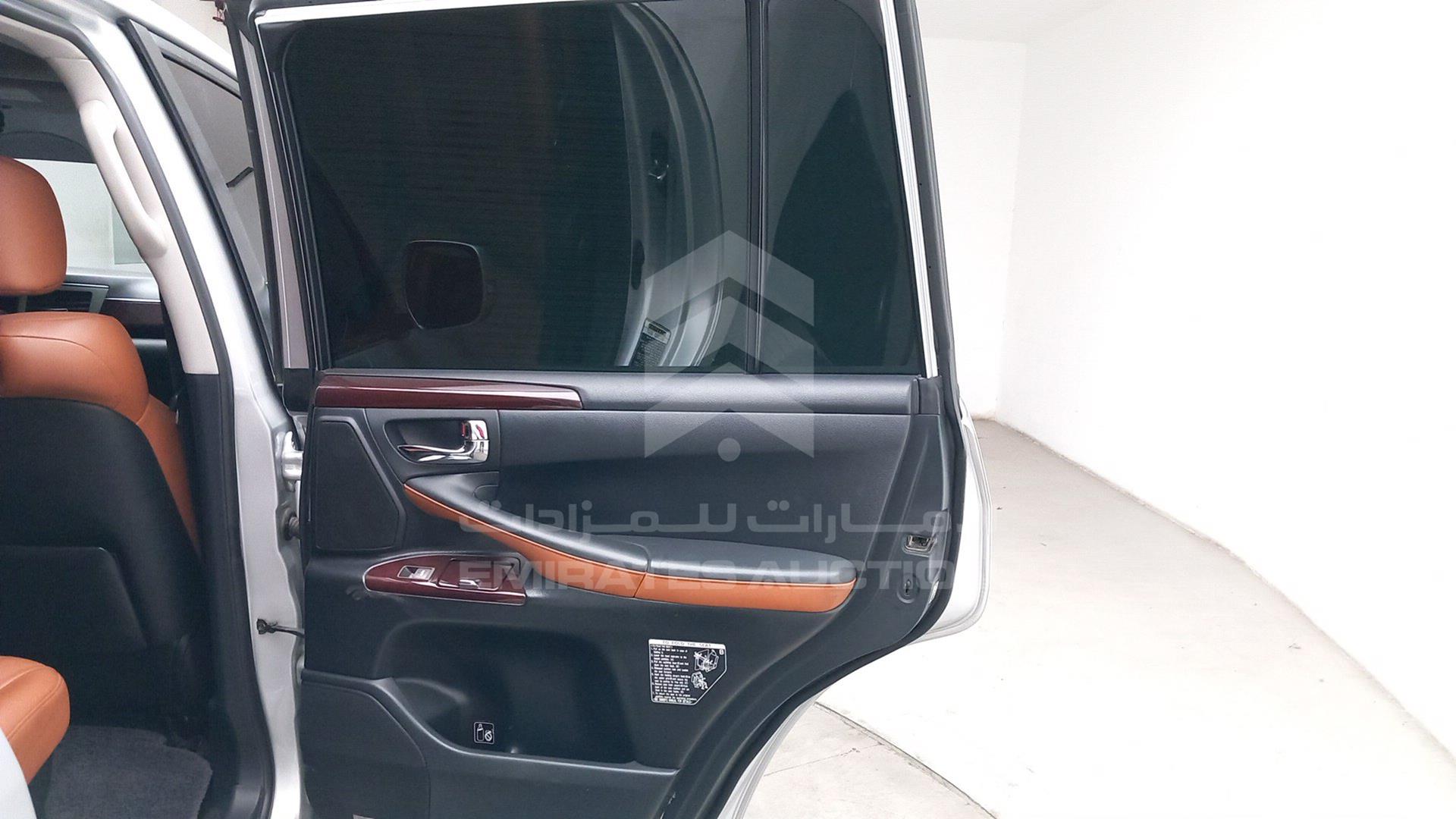 2014 LEXUS LX 570 VIN: JTJHY00W2E4138734