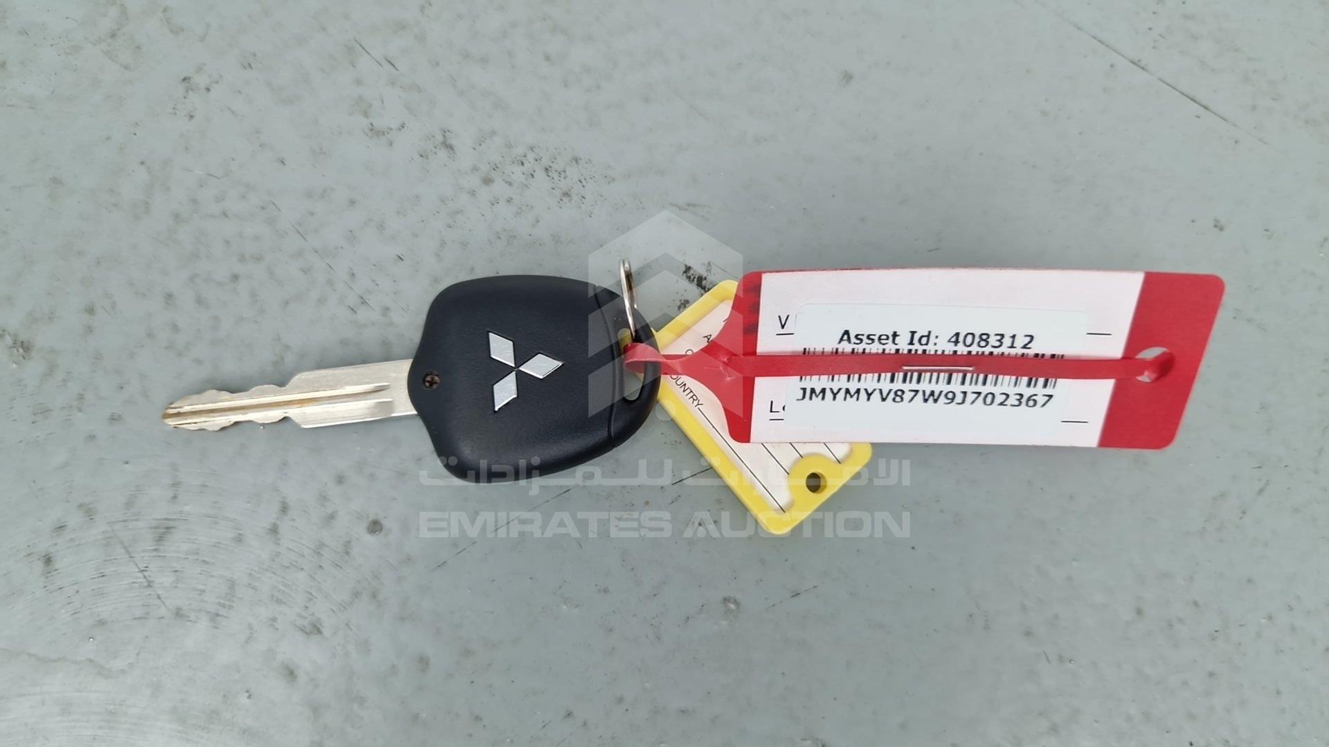 2009 MITSUBISHI PAJERO VIN: JMYMYV87W9J702367