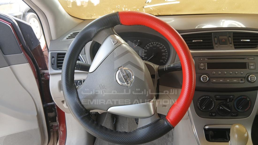 نيسان سينترا 2014 — التحكمات في عجلة القيادة — صورة 13