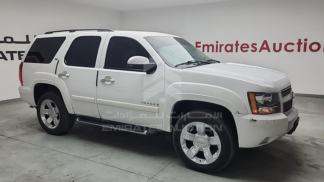 2008 Chevrolet Tahoe — Front Right Angle — Photo 9