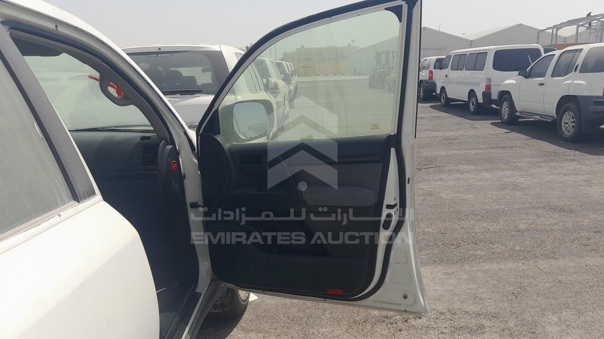 2011 TOYOTA LAND CRUISER VIN: JTMDU09J4B4044435