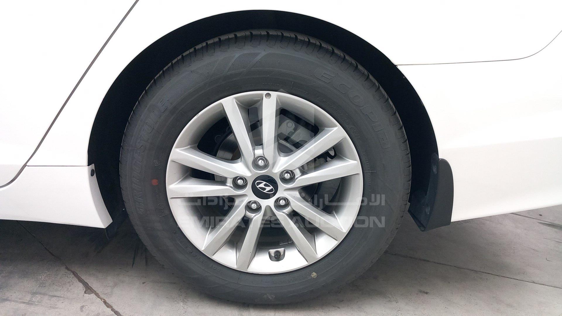 2017 HYUNDAI SONATA VIN: KMHE241G1HA289135