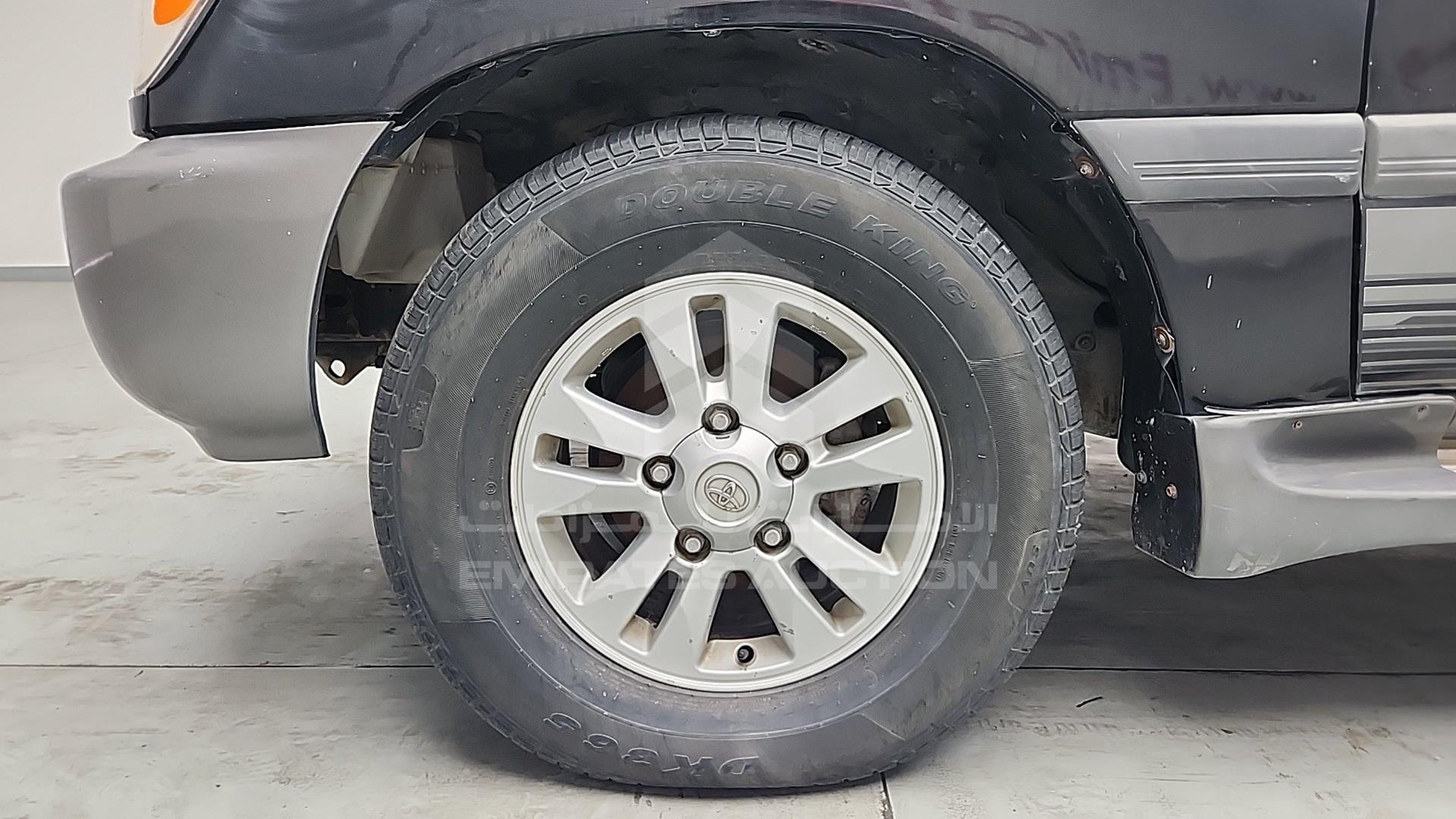 2001 TOYOTA LAND CRUISER VIN: JTEHT05J112007472