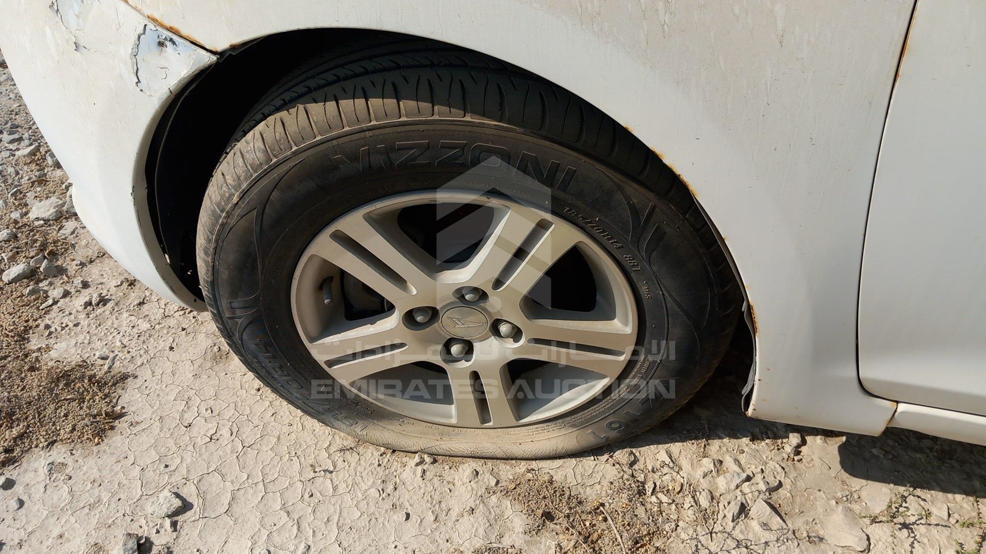2007 TOYOTA YARIS VIN: JTDBW923X71057071