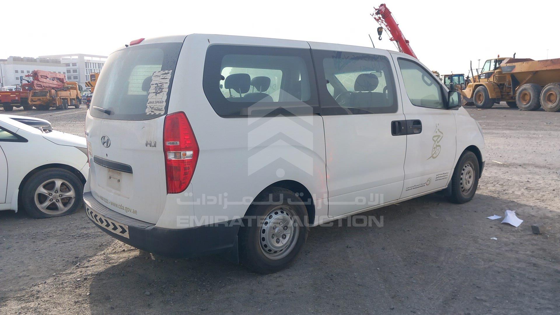 2016 HYUNDAI H1 VIN: KMJWA37RXGU725731