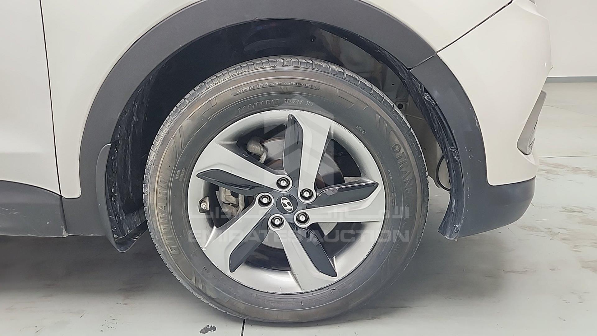 2017 HYUNDAI SANTA FE VIN: KMHST81CXHU647299