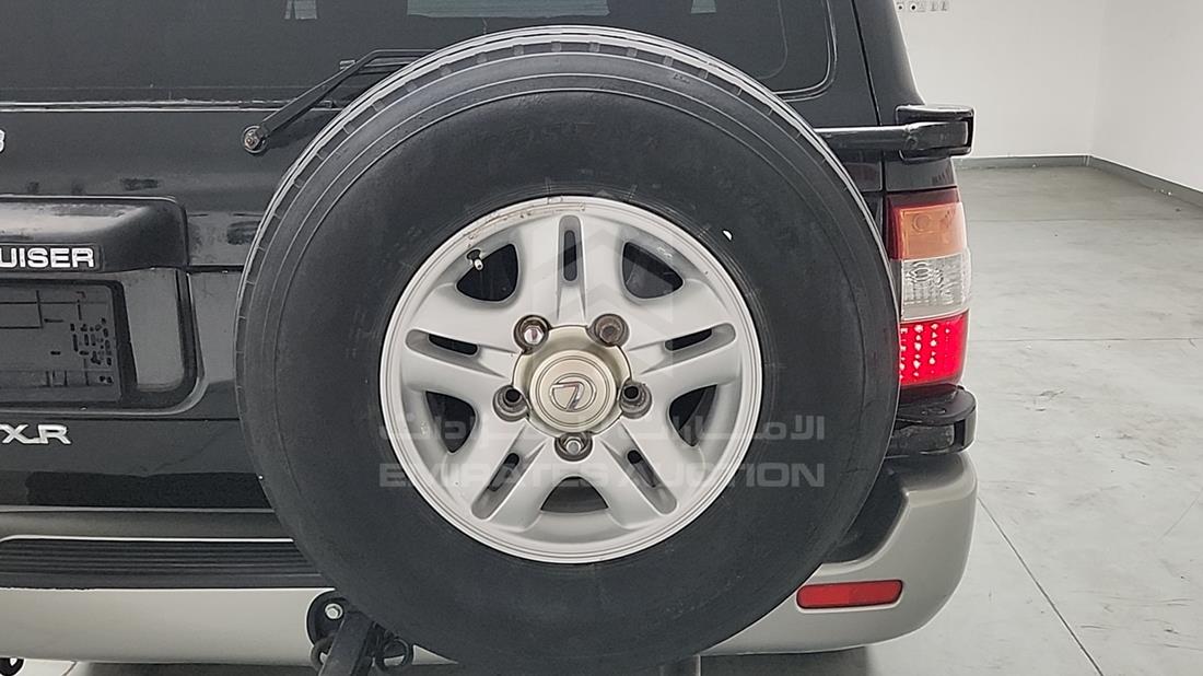 2002 Lexus LX 470 — Spare Tyre — Photo 22