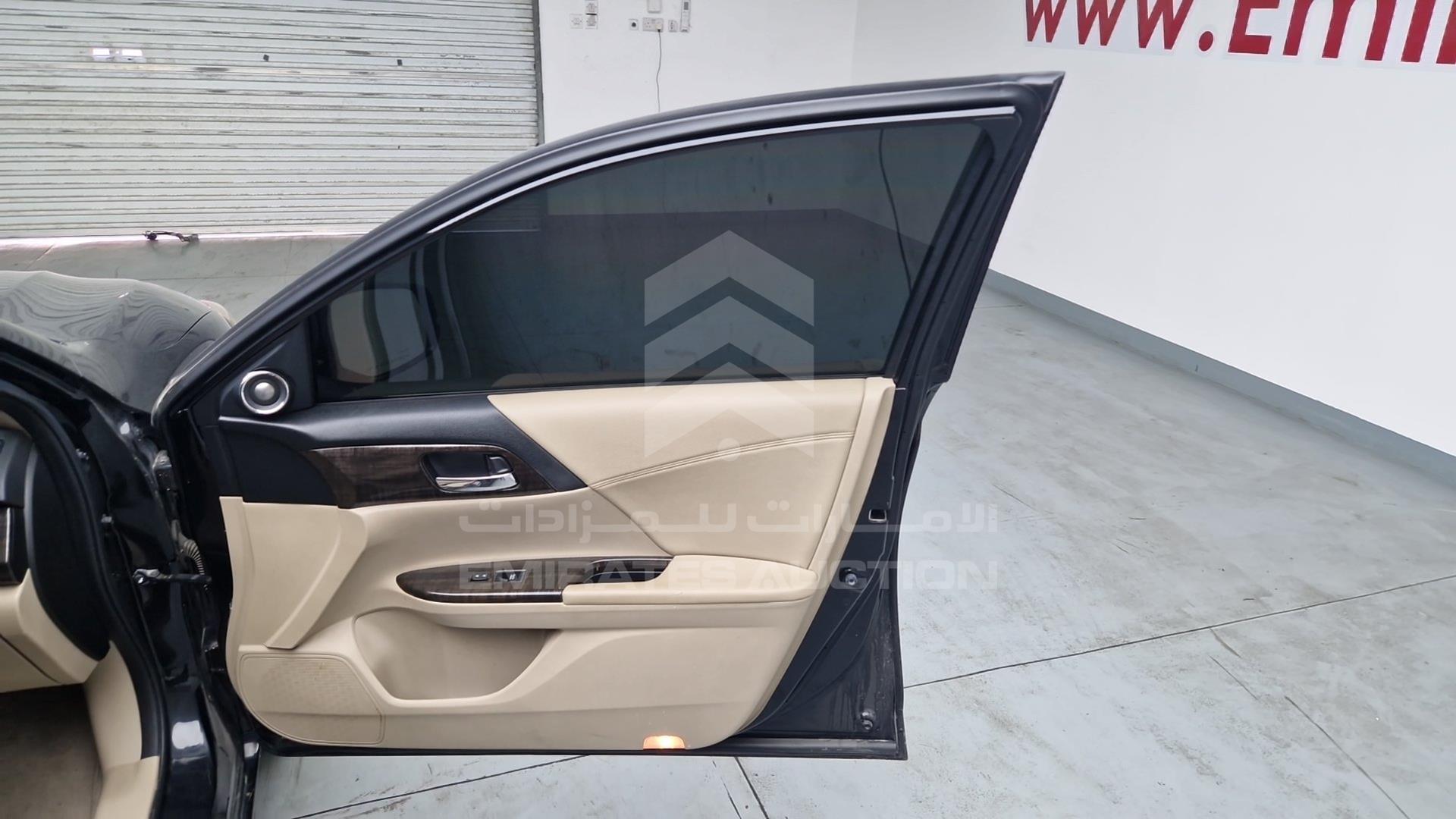 2016 HONDA ACCORD VIN: LUCCR2669G3407975