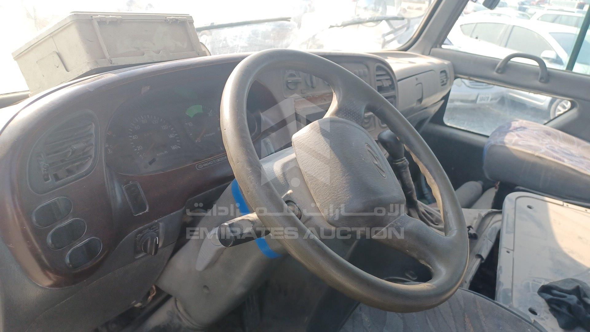 2011 HYUNDAI COUNTY VIN: KMJHG17C1BC050826