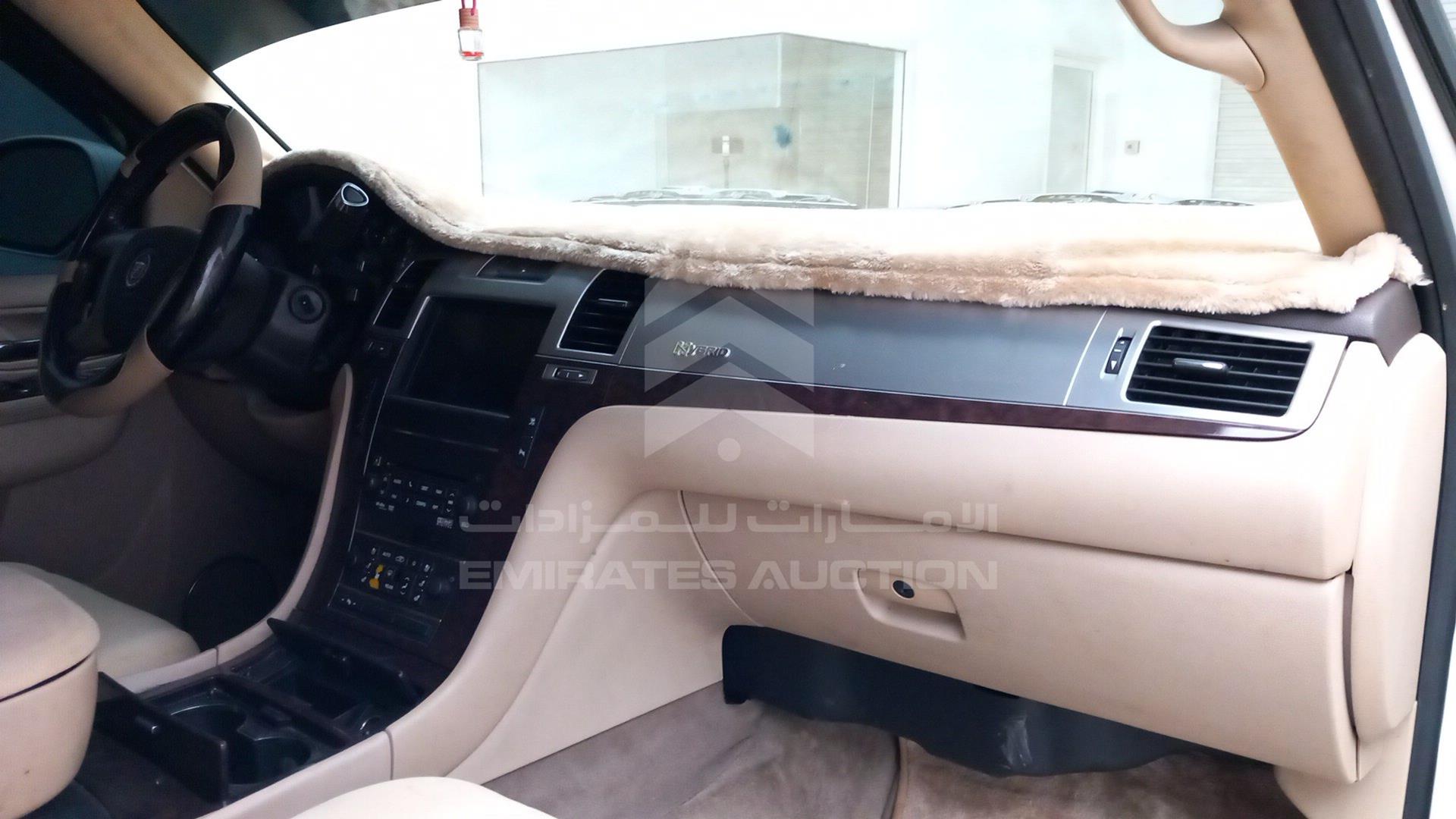 2011 CADILLAC ESCALADE VIN: 1GYS3EEJ1BR157902