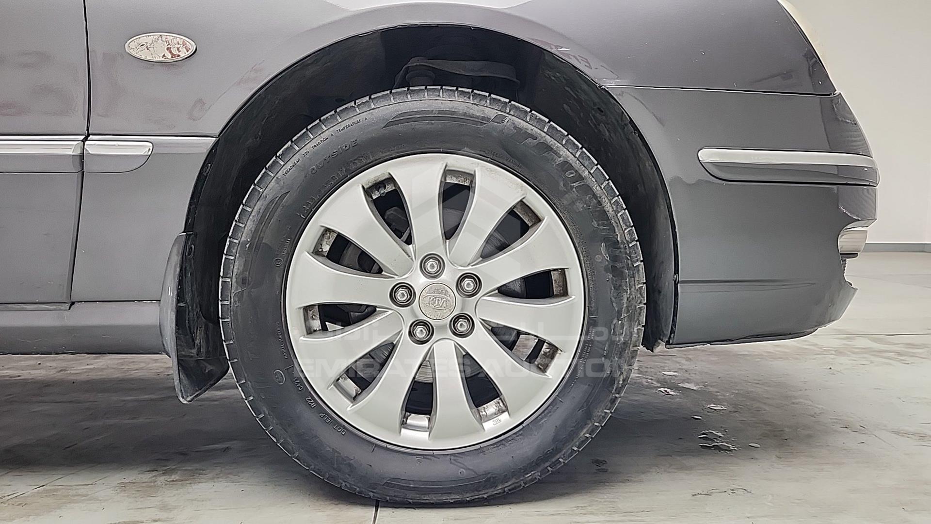 2009 KIA OPIRUS VIN: KNALD225795176904