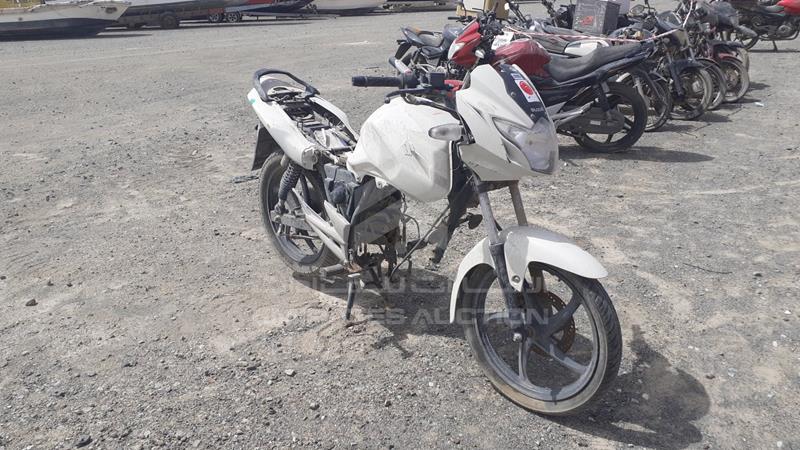 VIN: MB8NG49A5G8100282 Auction: EmiratesAuction Lot: 406993 VIN: MB8NG49A5G8100282 Suzuki Motorbike 2016 WHITE Photo 8