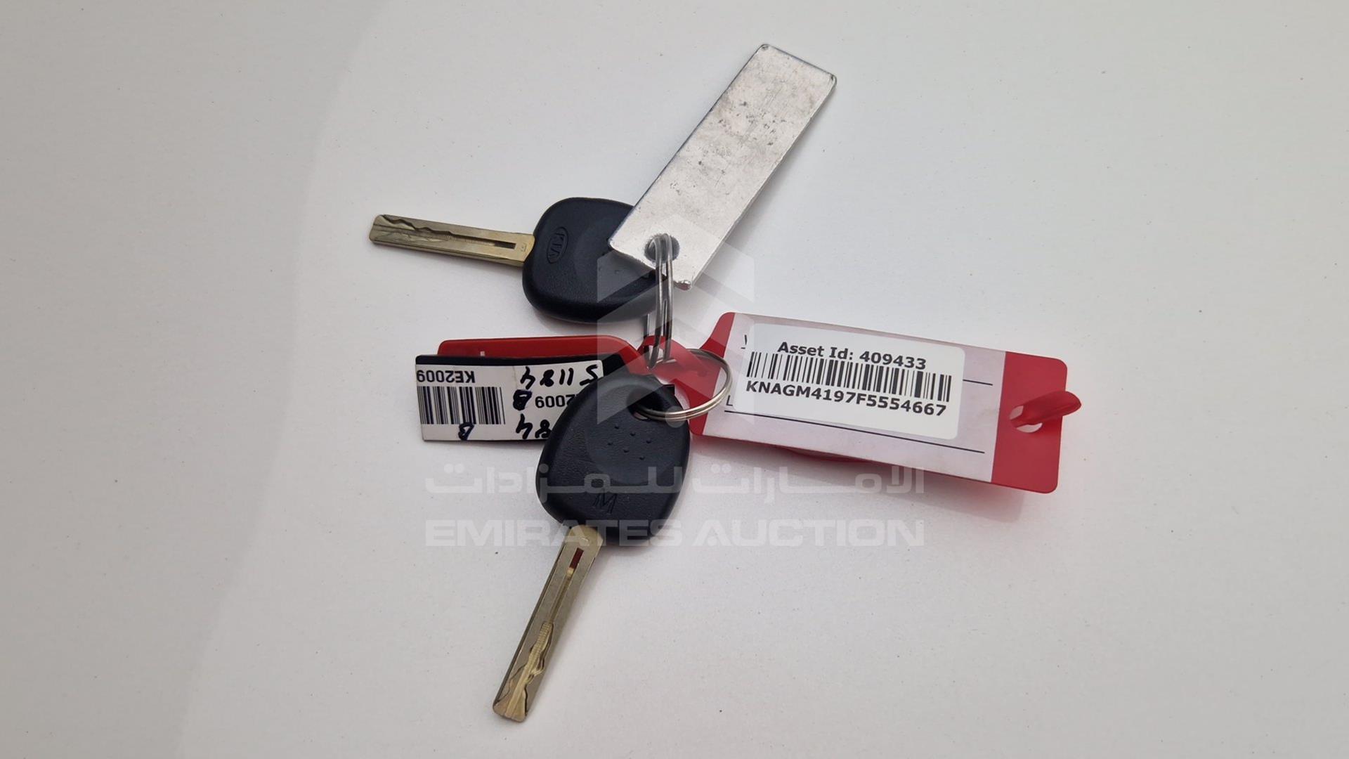 2015 KIA OPTIMA VIN: KNAGM4197F5554667