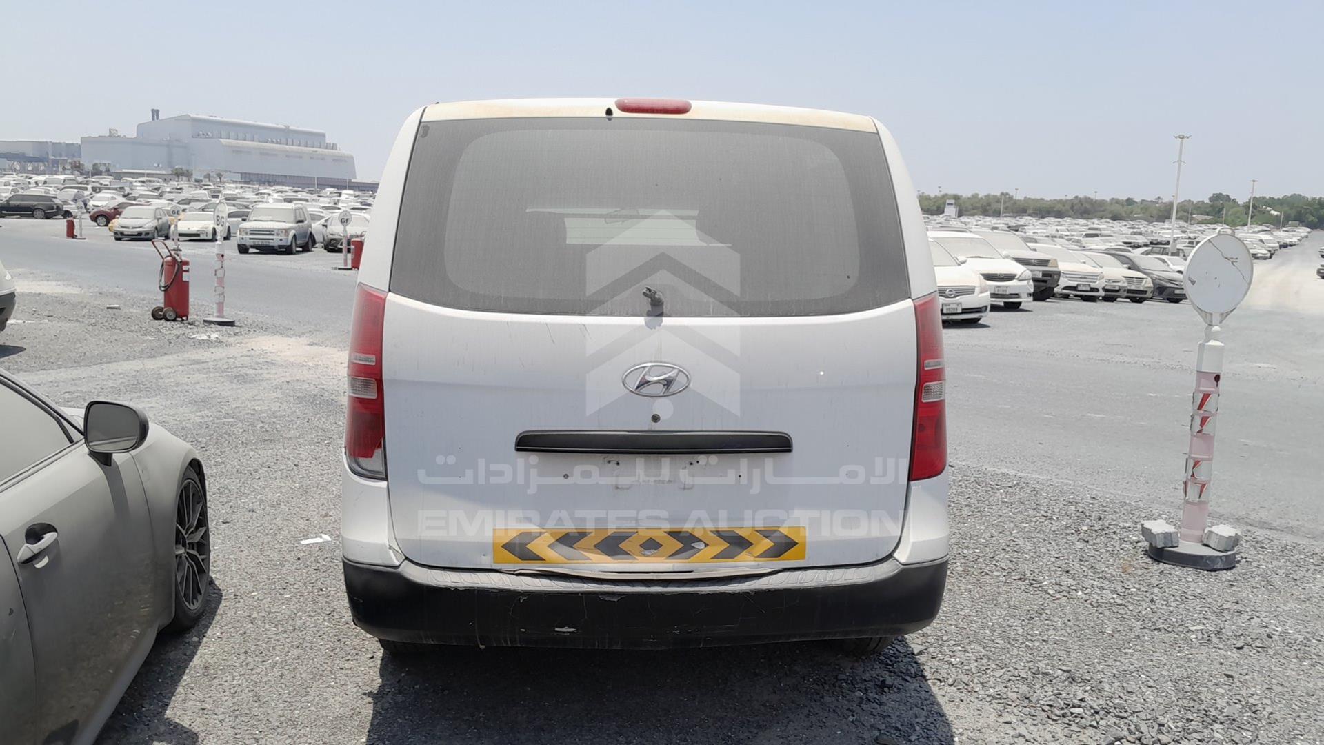 2010 HYUNDAI H1 VIN: KMHWG81R4AU226372