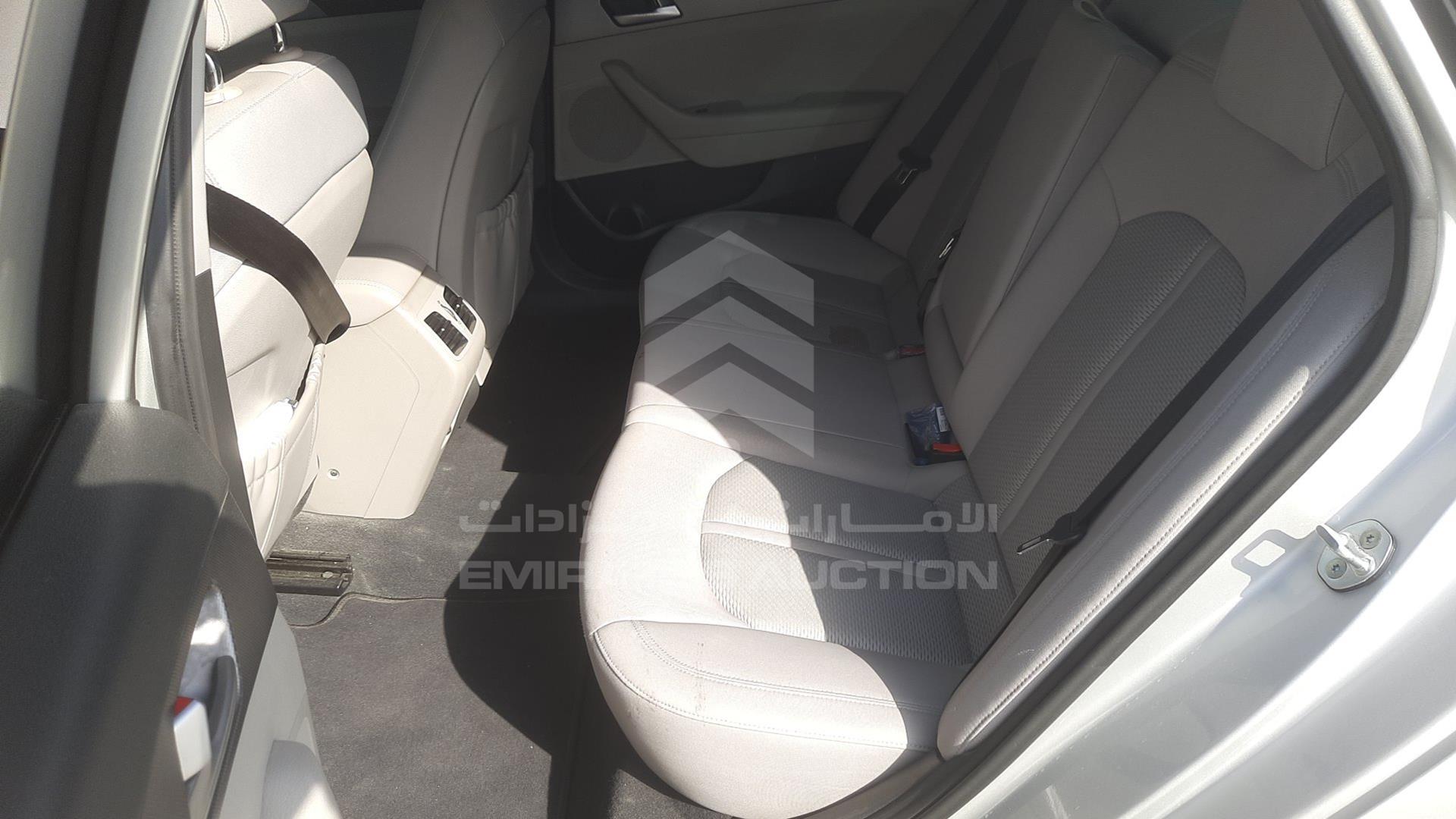 2016 HYUNDAI SONATA VIN: KMHE241G2GA122507