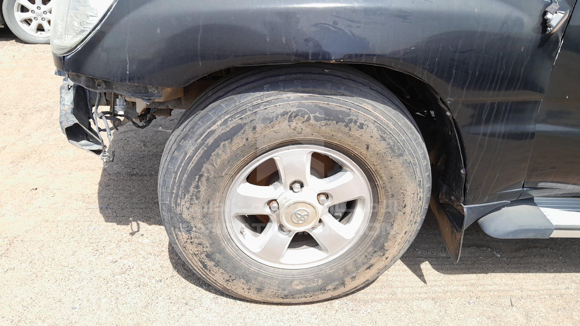 2000 TOYOTA LAND CRUISER VIN: JTCHJ01J7Y0031043