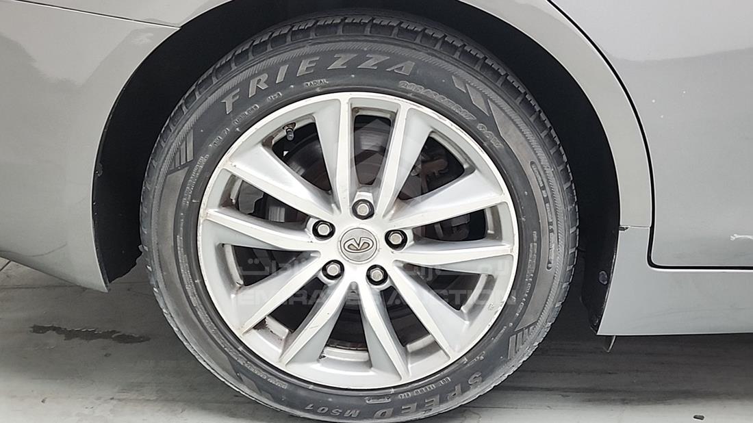2016 Infiniti Q50 — Rear Right Tyre — Photo 30